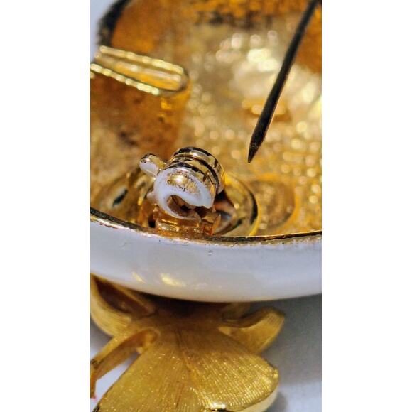 1970s Lisa Heart Brooch Removable Butterfly Lapel Pin Metal Alloy Enamel Vintage - Picture 8 of 8